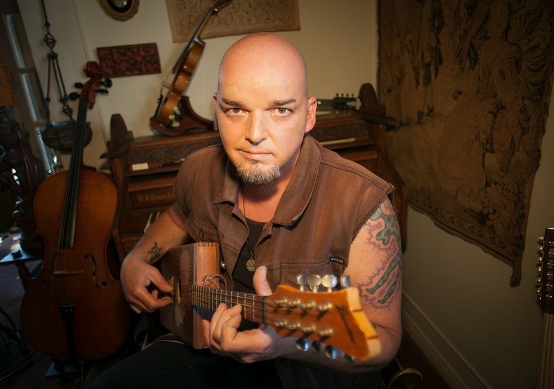 Alain Johannes visita Portugal em Outubro para dois concertos